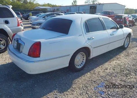 2001 Lincoln Town Car Executive from USA, damaged, VIN 1LNHM81W41Y655754